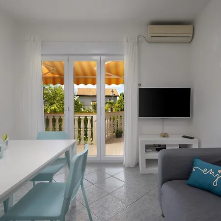 Apartment App Blue, Selce