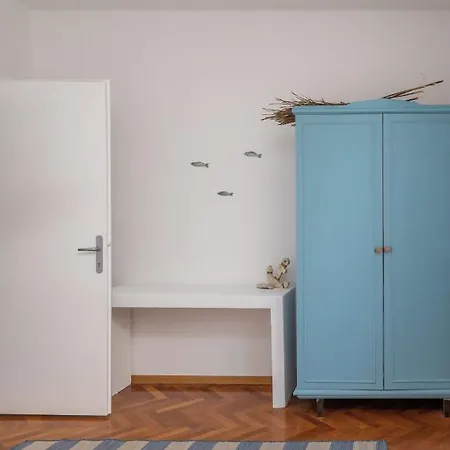 App Blue, Apartament