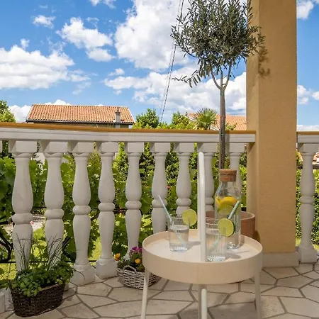 App Blue, Apartament *